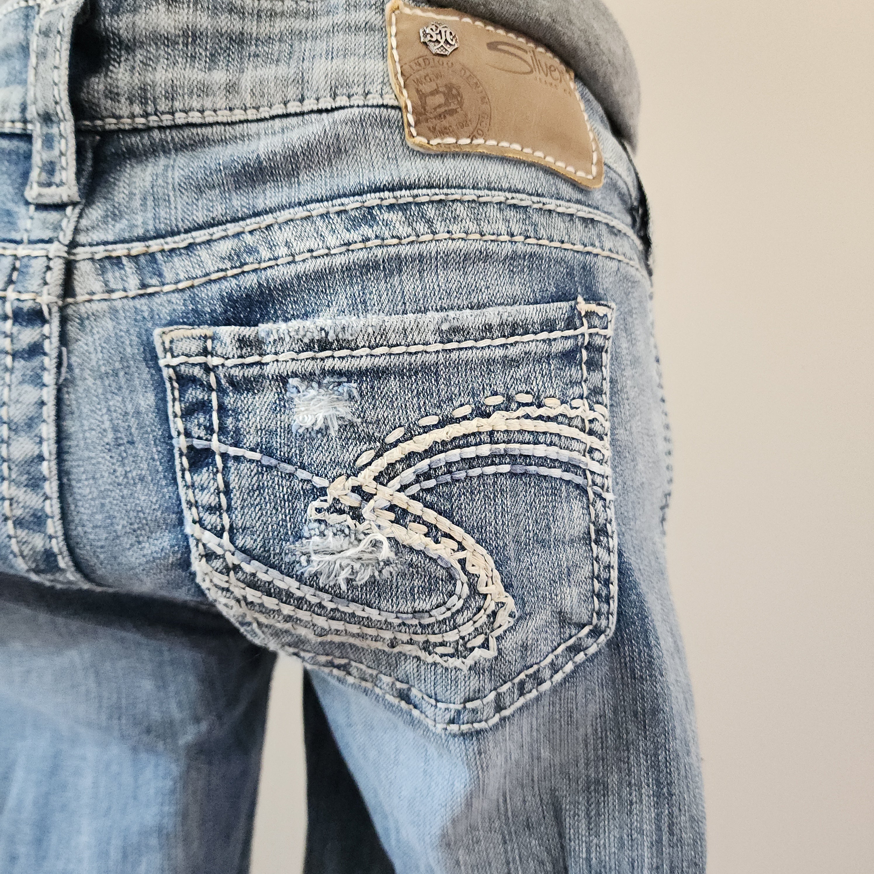Y2K Silver Jeans Low Rise Light Wash Embroidered Distressed Straight Leg Denim Jeans