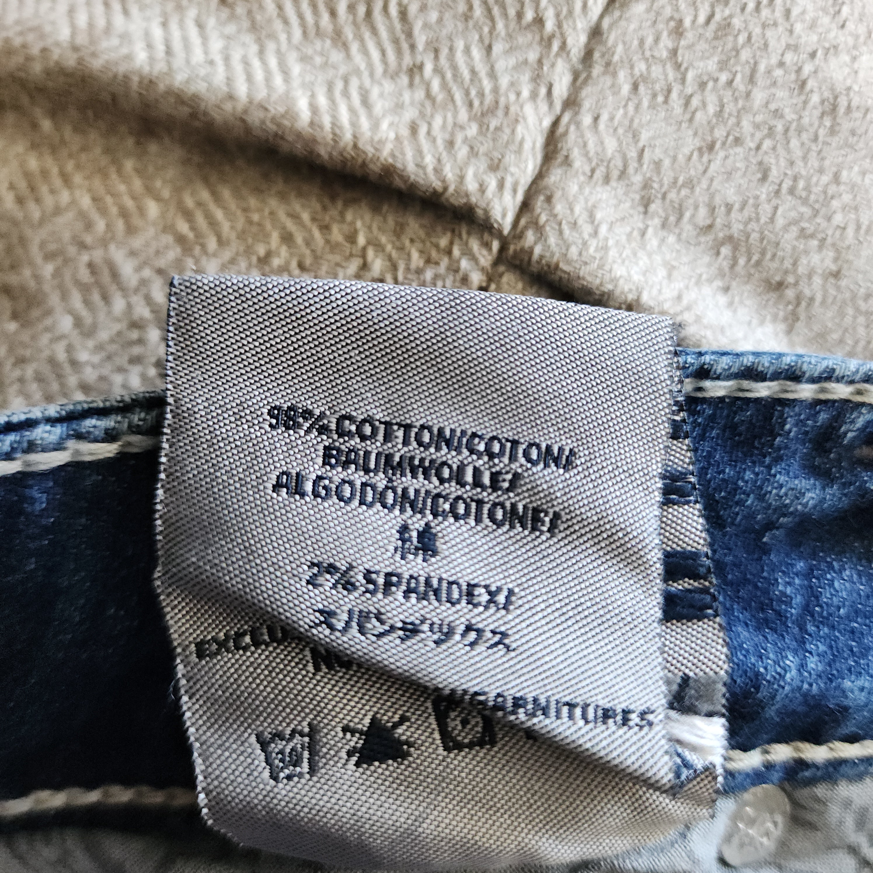 Y2K Silver Jeans Low Rise Light Wash Embroidered Distressed Straight Leg Denim Jeans