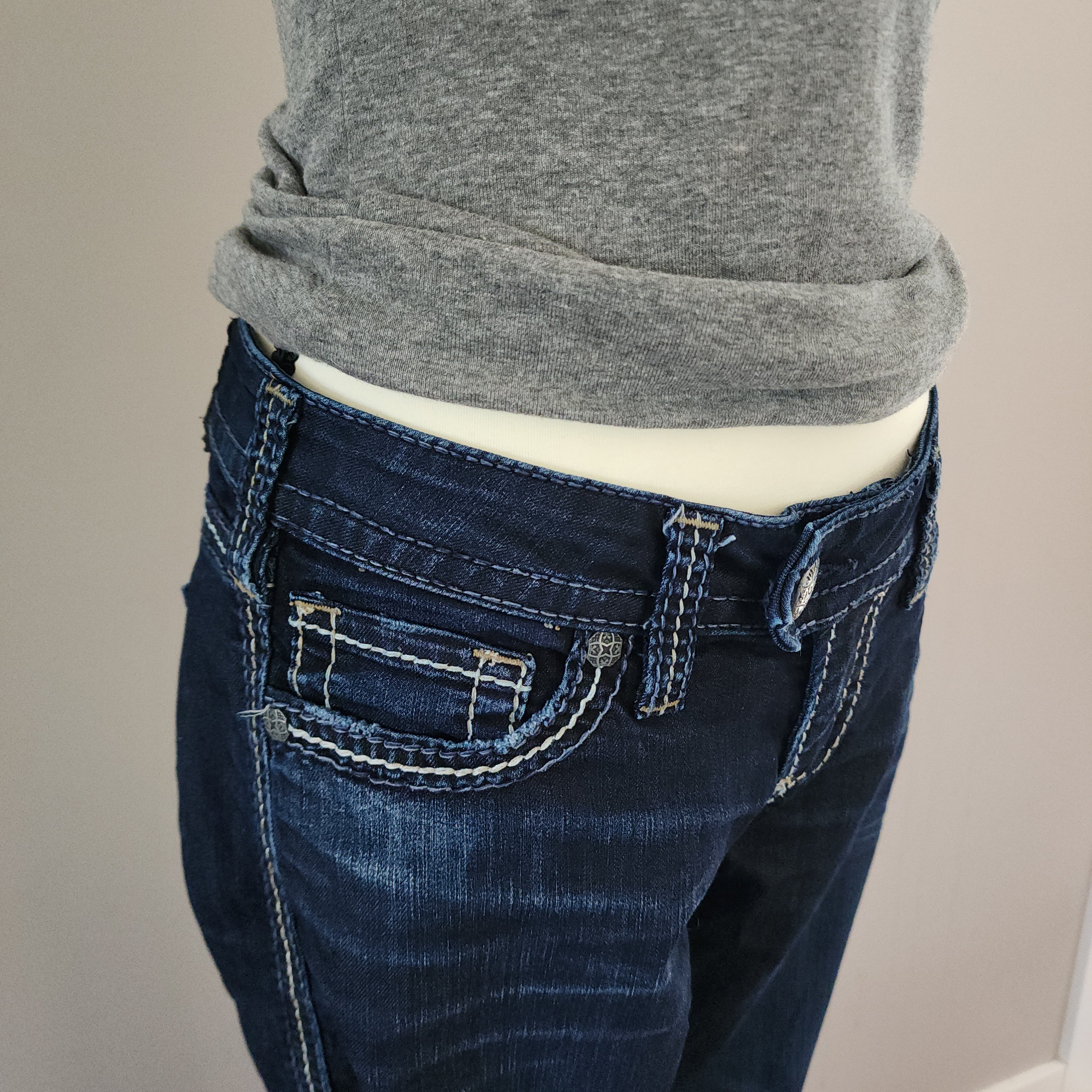 Y2K Silver Jeans Low Rise Dark Wash Embroidered Bootcut Denim Jeans