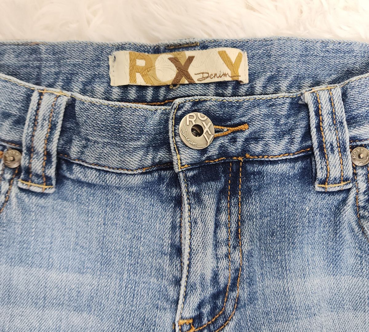 Y2K Roxy Low Rise Light Wash Blue Denim Embroidered Capris